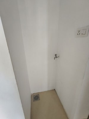 Room in 2 BHK Apartment at Kalpataru The Sunrise, Kolshet Road – for Sale