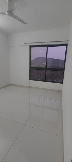 Room in 2 BHK Apartment at Shapoorji Pallonji Sensorium, Hinjewadi – for Rent