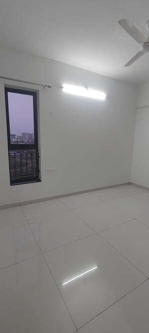 Room in 2 BHK Apartment at Shapoorji Pallonji Sensorium, Hinjewadi – for Rent
