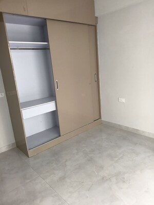 Room in 2 BHK Apartment at Signature Global City, Sector 37d – for Rent