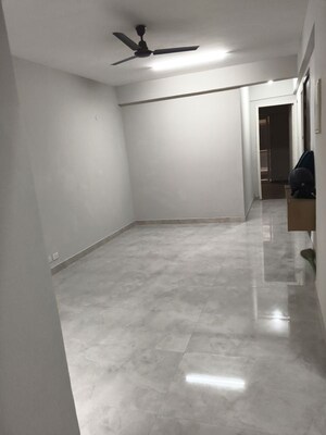 Room in 2 BHK Apartment at Signature Global City, Sector 37d – for Rent