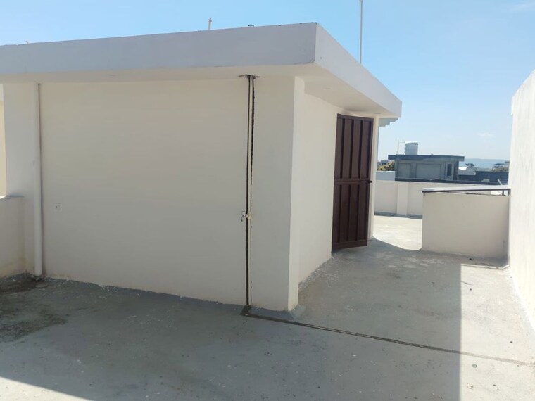 Terrace, aman vihar 3 Bedroom 104 Sq.Yd. Independent House In Aman Vihar Dehradun 10412877