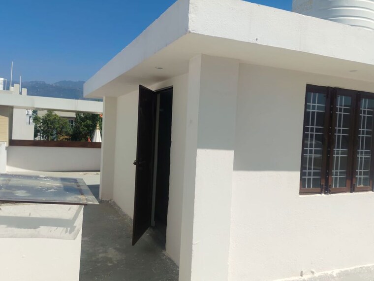 Terrace, aman vihar 3 Bedroom 104 Sq.Yd. Independent House In Aman Vihar Dehradun 10412877