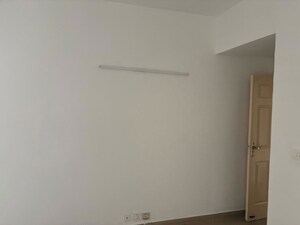 Room in 3 BHK Apartment at Supertech Cape Town, Sector 74 – for Sale