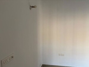 Room in 3 BHK Apartment at Supertech Cape Town, Sector 74 – for Sale