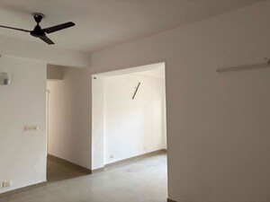 Room in 3 BHK Apartment at Supertech Cape Town, Sector 74 – for Sale