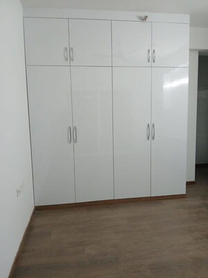 Room in 2 BHK Apartment at Paramount Emotions, Sector 1 Greater Noida – for Rent