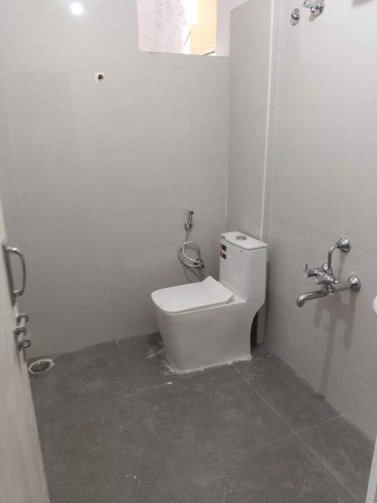 Bathroom, lakshmi-enclave-bellandur 1 Bedroom 550 Sq.Ft. Apartment In Bellandur Bangalore 10412913