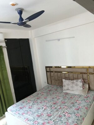 Room in 2 BHK Apartment at Arihant Amber, Sector 1 Greater Noida – for Rent