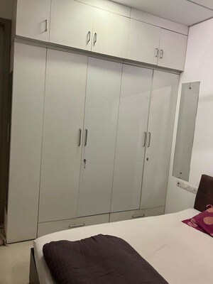 Room in 1 BHK Apartment at Sheth Vasant Oasis Camelia, Andheri East – for Rent