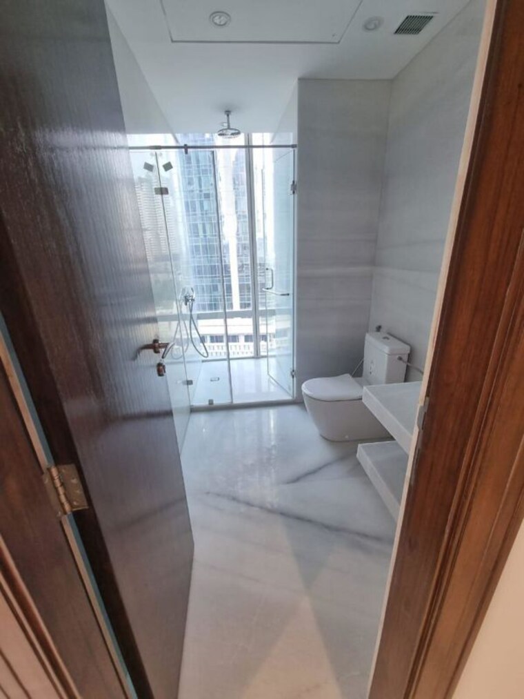 Attached Bathroom, indiabulls-blu 6 Bedroom 5560 Sq.Ft. Apartment In Worli Mumbai 10412930