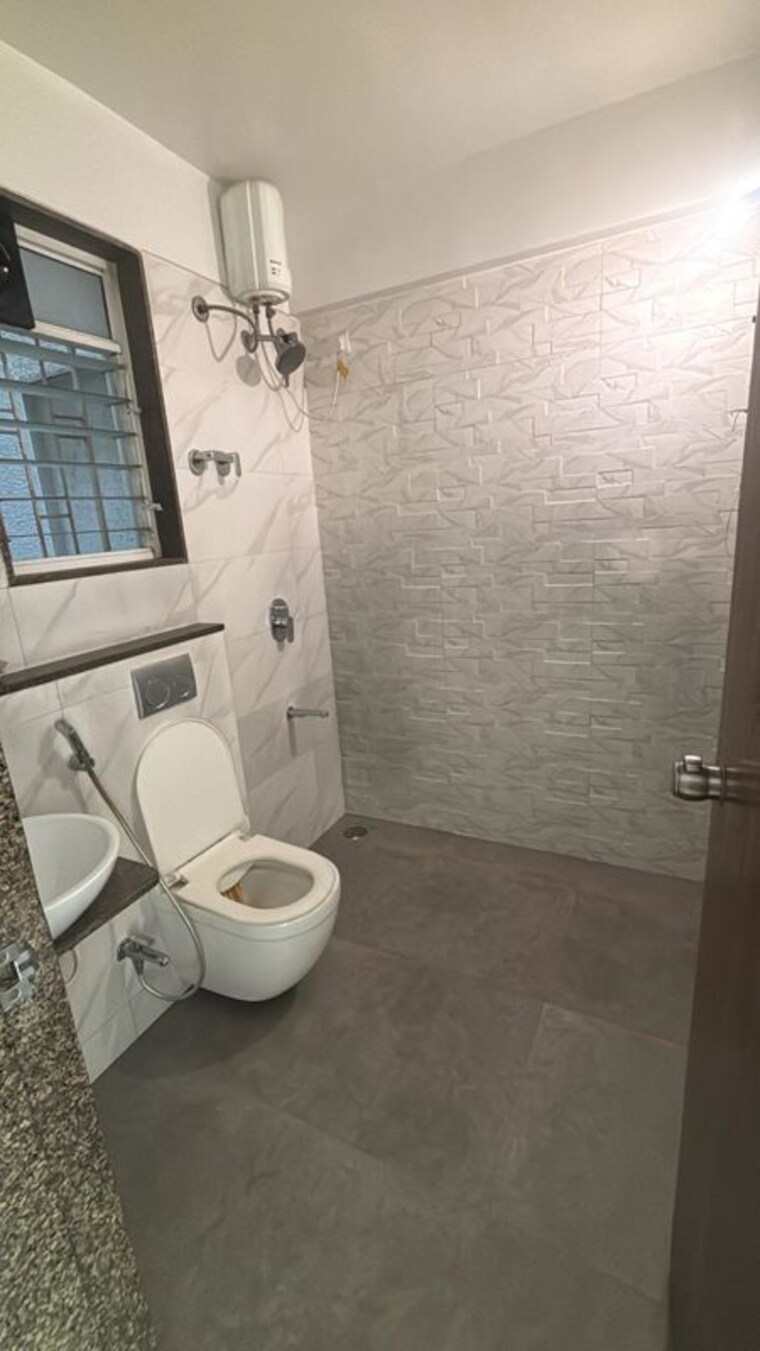 Bathroom, hublikar-amber-society 2 Bedroom 873 Sq.Ft. Apartment In Shukrawar Peth Pune 10412942