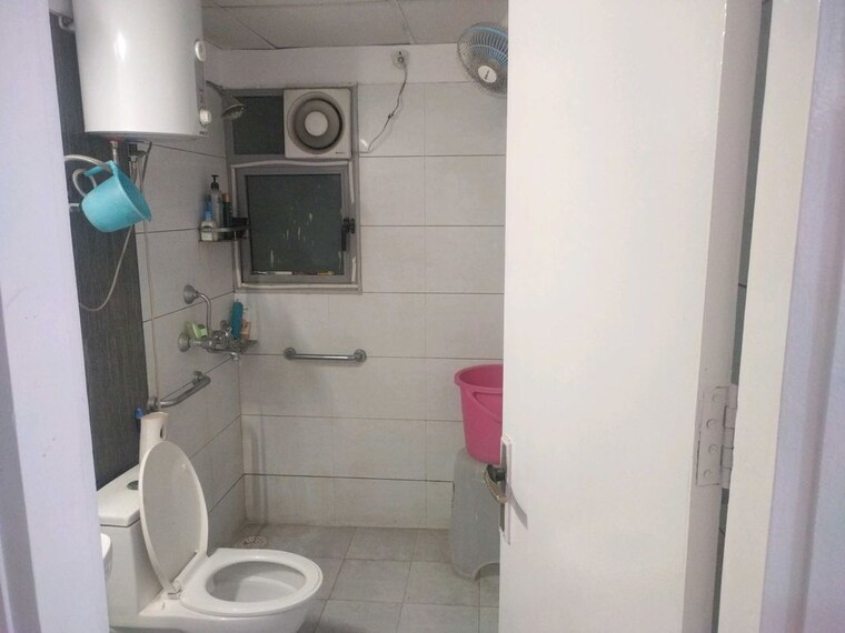 Bathroom, gulshan-bellina 2 Bedroom 1105 Sq.Ft. Apartment In Sector 16 Greater Noida Greater Noida 10412966