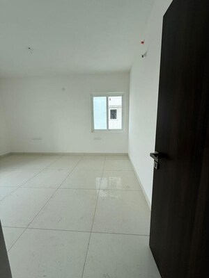 Room in 2.5 BHK Apartment at Rajapushpa Imperia, Tellapur – for Sale