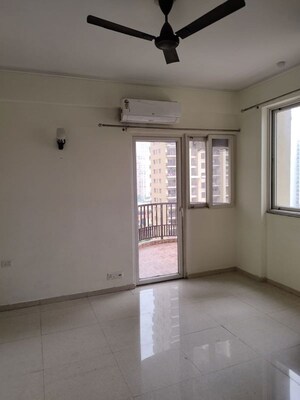 Room in 3.5 BHK Apartment at Wave Amore, Sector 32 – for Rent