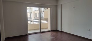 Room in 3.5 BHK Apartment at Wave Amore, Sector 32 – for Rent