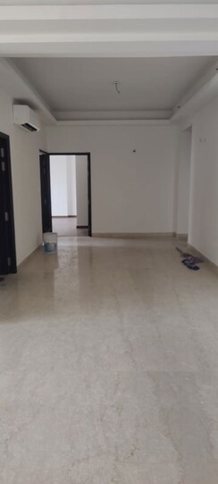 3.5 BHK + Study Room Apartment For Rent in Wave Amore