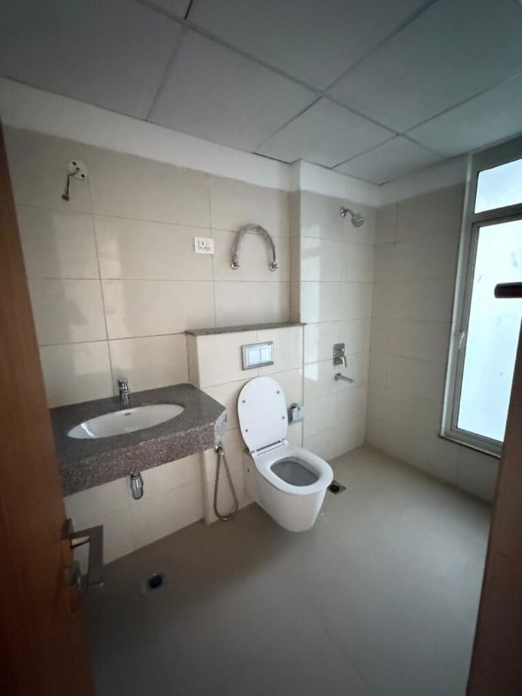 Attached Bathroom, wave-amore 3.5 Bedroom 2331 Sq.Ft. Apartment In Sector 32 Noida 10406272