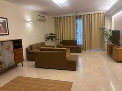 3 BHK + Servant Room Builder Floor For Rent in Defence Colony