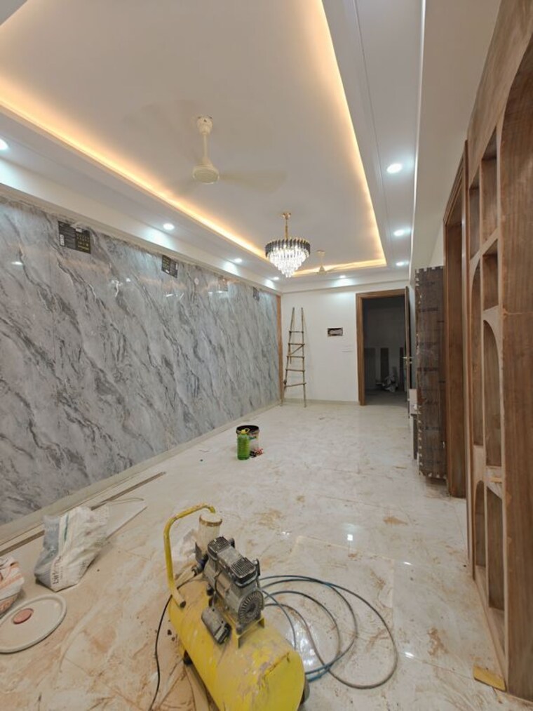 Hall, sector 73 3 Bedroom 1450 Sq.Ft. Builder Floor In Sector 73 Noida 10412983