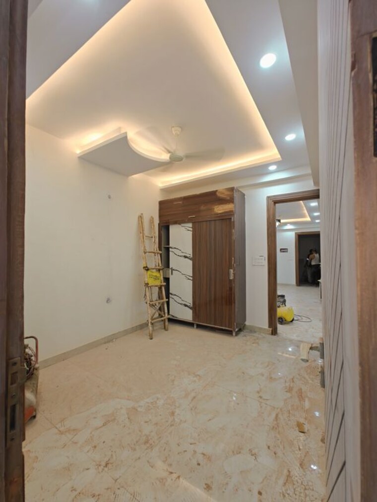 Room, sector 73 3 Bedroom 1450 Sq.Ft. Builder Floor In Sector 73 Noida 10412983