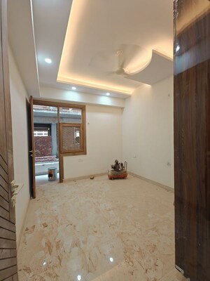 Room in 3 BHK Builder Floor at Sector 73 – for Sale