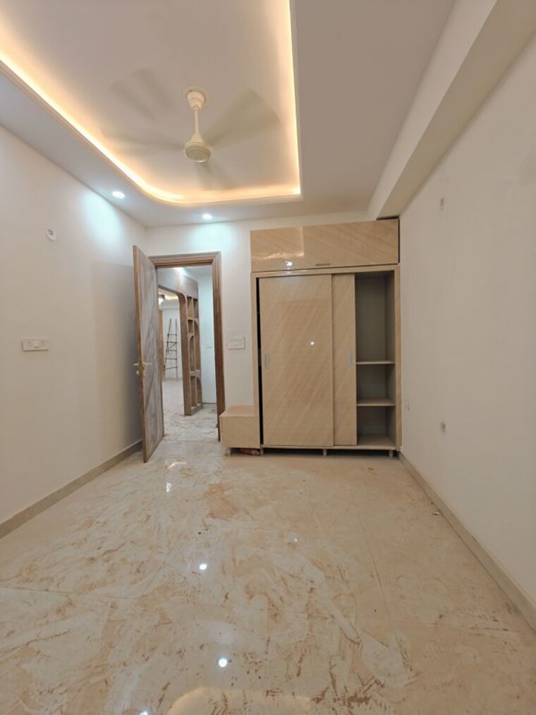Room, sector 73 3 Bedroom 1450 Sq.Ft. Builder Floor In Sector 73 Noida 10412983