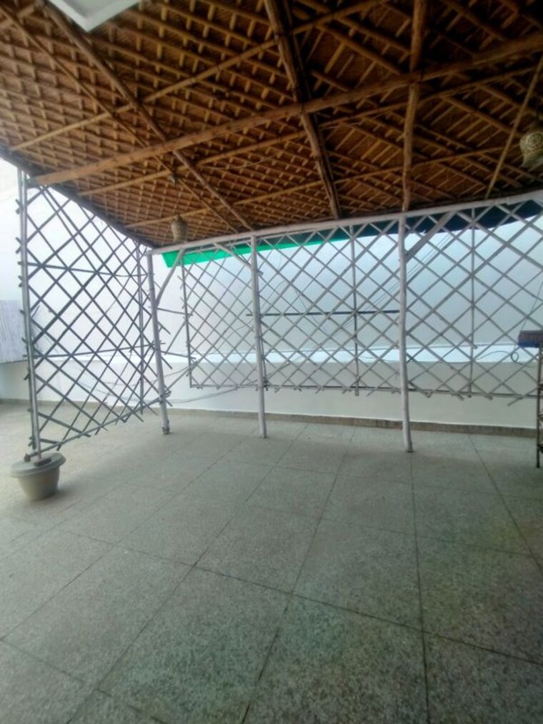 Balcony, defence colony 1 Bedroom 750 Sq.Ft. Apartment In Defence Colony Delhi 10412996