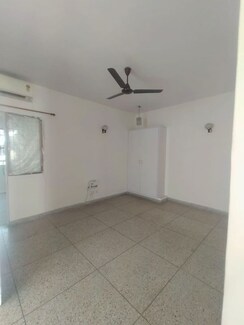 1 BHK Apartment For Rent in Defence Colony