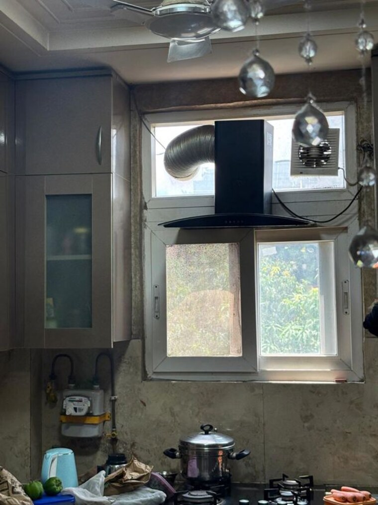 Bathroom, chittaranjan park 3 Bedroom 200 Sq.Yd. Builder Floor In Chittaranjan Park Delhi 10413014
