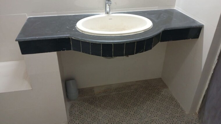 Bathroom, dlf-imperial-residences 4 Bedroom 500 Sq.Yd. Builder Floor In Dlf Phase I Gurgaon 10413019