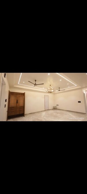Room in 4 BHK Builder Floor at Vasundhara Sector 12 – for Sale