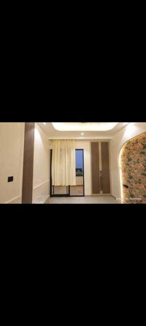 Room in 4 BHK Builder Floor at Vasundhara Sector 12 – for Sale