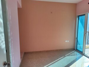 Room in 2.5 BHK Apartment at Panchsheel Greens, Sector 16 Greater Noida – for Sale