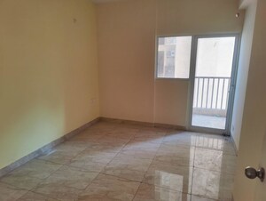 Room in 2.5 BHK Apartment at Panchsheel Greens, Sector 16 Greater Noida – for Sale