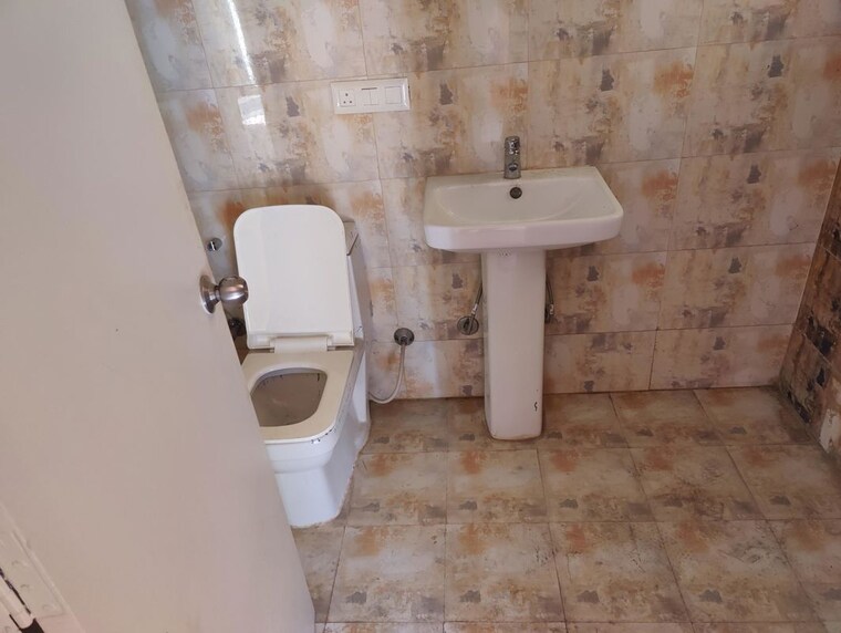 Bathroom, panchsheel-greens 2.5 Bedroom 1150 Sq.Ft. Apartment In Sector 16 Greater Noida Greater Noida 10413030
