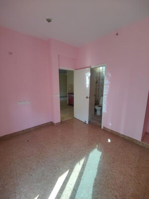 Room in 2.5 BHK Apartment at Panchsheel Greens, Sector 16 Greater Noida – for Sale