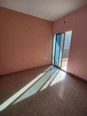Room in 2.5 BHK Apartment at Panchsheel Greens, Sector 16 Greater Noida – for Sale