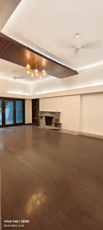 2.5 BHK + Servant Room,Store Room Apartment For Rent in Defence Colony