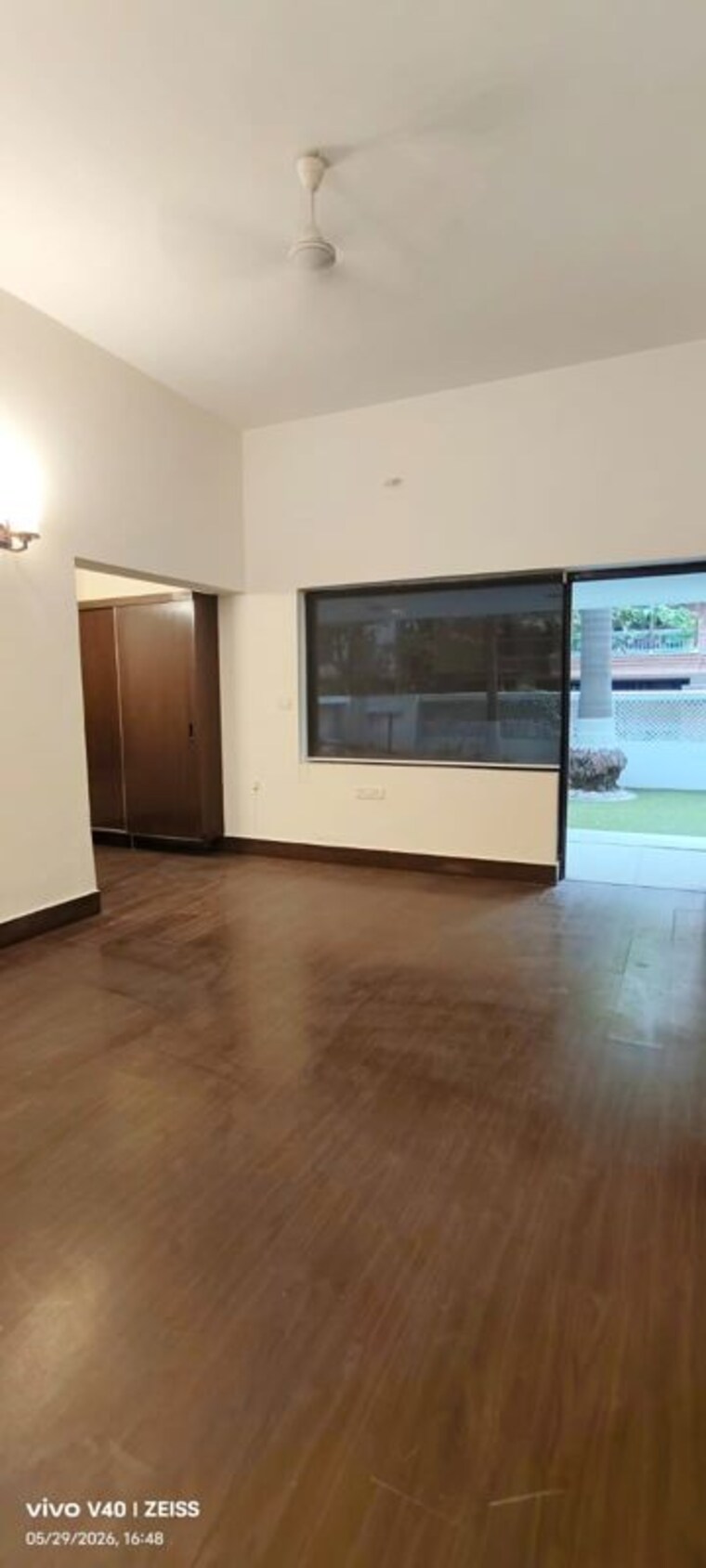 Room, defence colony 2.5 Bedroom 325 Sq.Yd. Apartment In Defence Colony Delhi 10413061