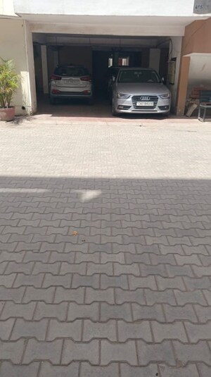 Parking in 2 BHK Apartment at Shiva Motia Huys, Pir Machalla – for Rent