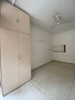 Room in 3 BHK Apartment at Safdarjung Enclave – for Rent