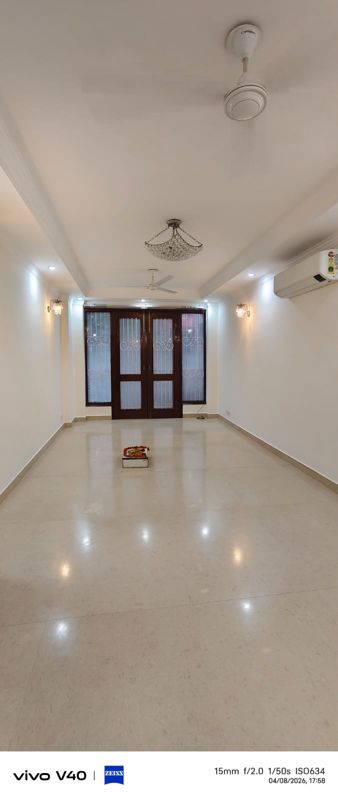 3 BHK + Servant Room Apartment For Rent in Defence Colony