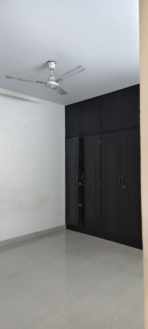 Room in 2 BHK Apartment at Halasuru – for Rent