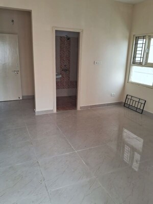 Room in 3 BHK Apartment at Greenwood Apartment, Gomti Nagar – for Rent