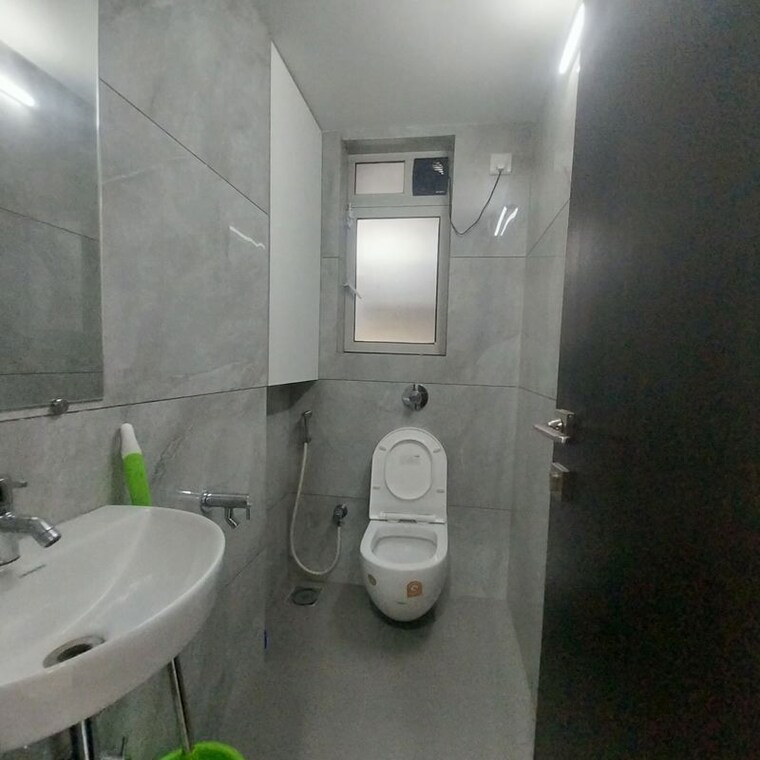 Bathroom, corporate-annexe Commercial Office Space 402 Sq.Ft. In Goregaon East Mumbai 10413127
