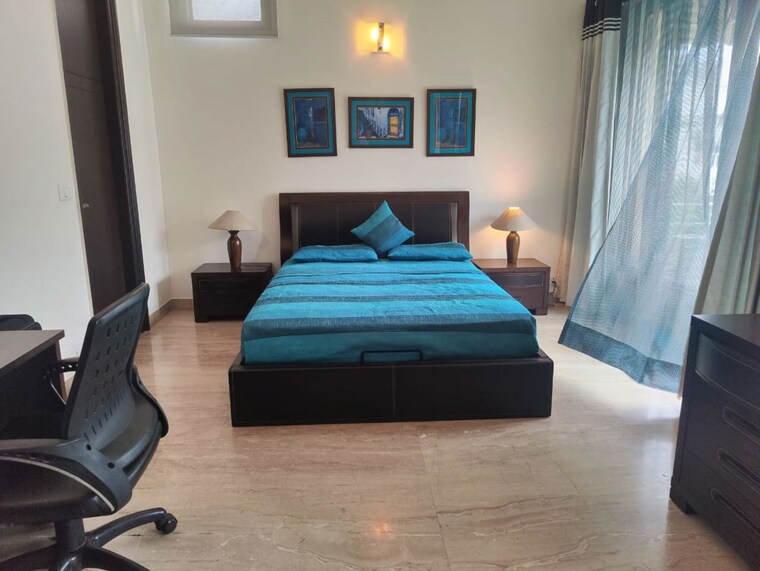 Bedroom, defence colony 3 Bedroom 325 Sq.Yd. Builder Floor In Defence Colony Delhi 10413142