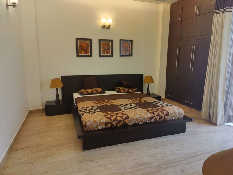 Bedroom, defence colony 3 Bedroom 325 Sq.Yd. Builder Floor In Defence Colony Delhi 10413142
