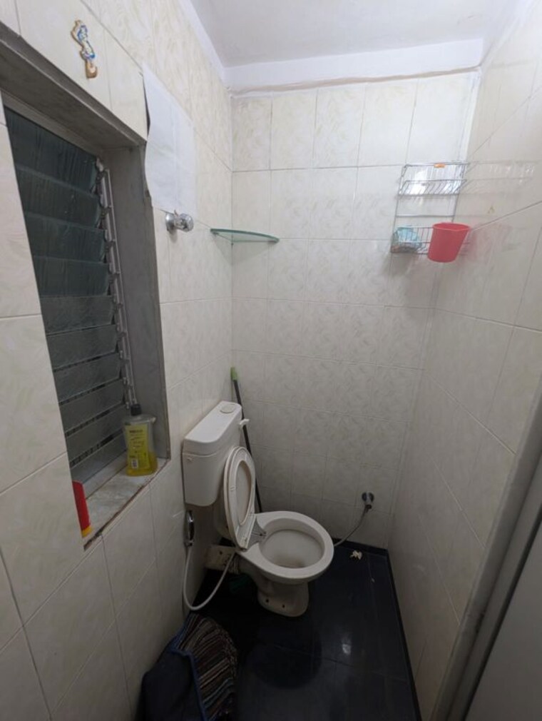 Bathroom, gokuldham-complex 2 Bedroom 600 Sq.Ft. Apartment In Goregaon East Mumbai 10413152