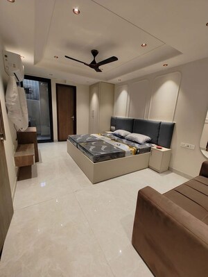 Room in 3 BHK Apartment at Unitech Escape, Sector 50 – for Rent